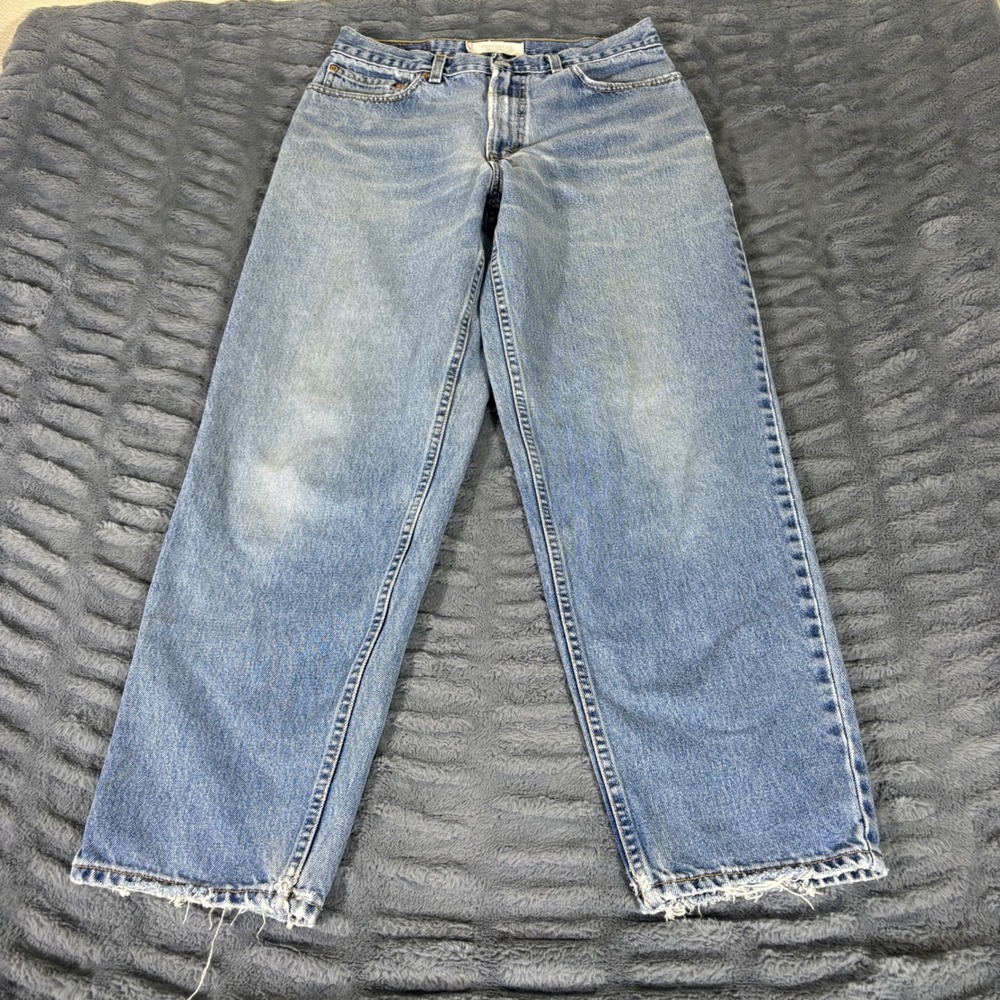 Vintage Levis 560 Comfort Fit Jeans 32x32 Made in USA Light Wash Distressed Blue